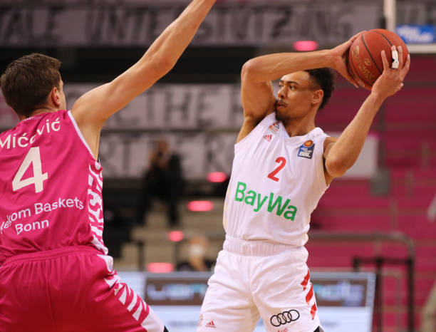 球队通过紧 球队通过紧