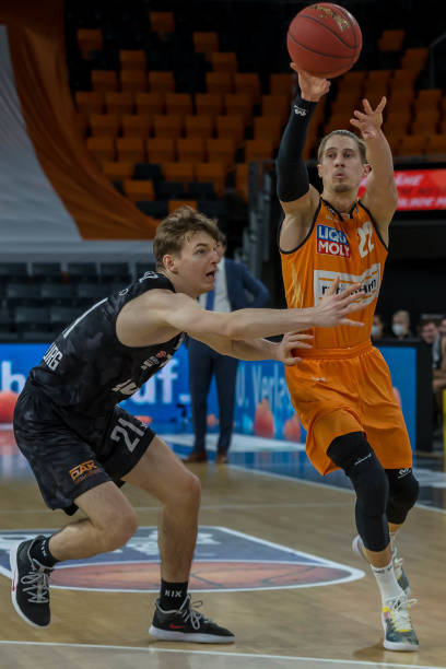 起了众多足 起了众多足